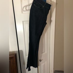 EUC Paige Hidden Hills jeans